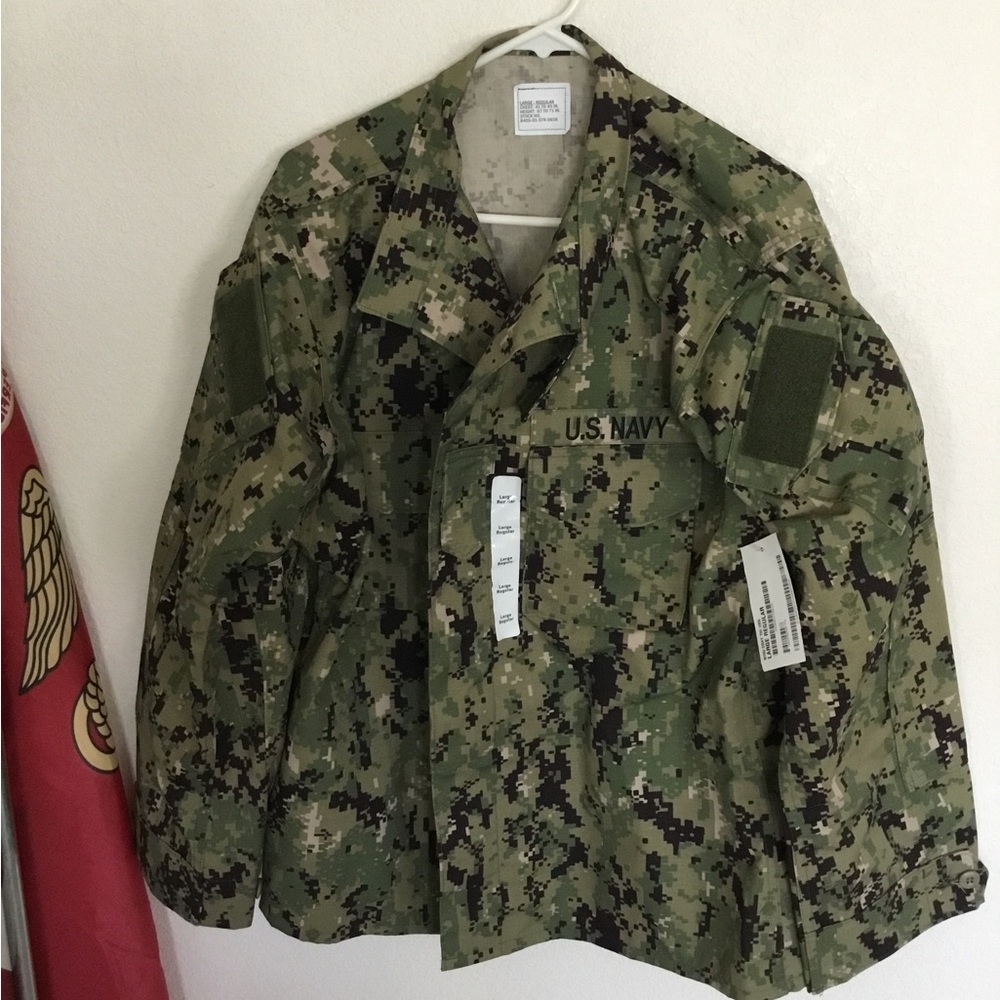 U.S. Navy Digital Woodland nwu type iii blouse size large regular new with tags